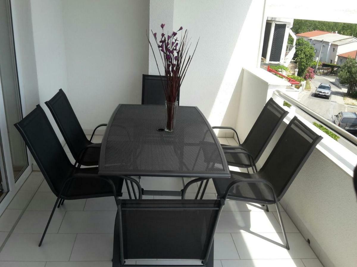 Apartman Mira- Оміш Екстер'єр фото