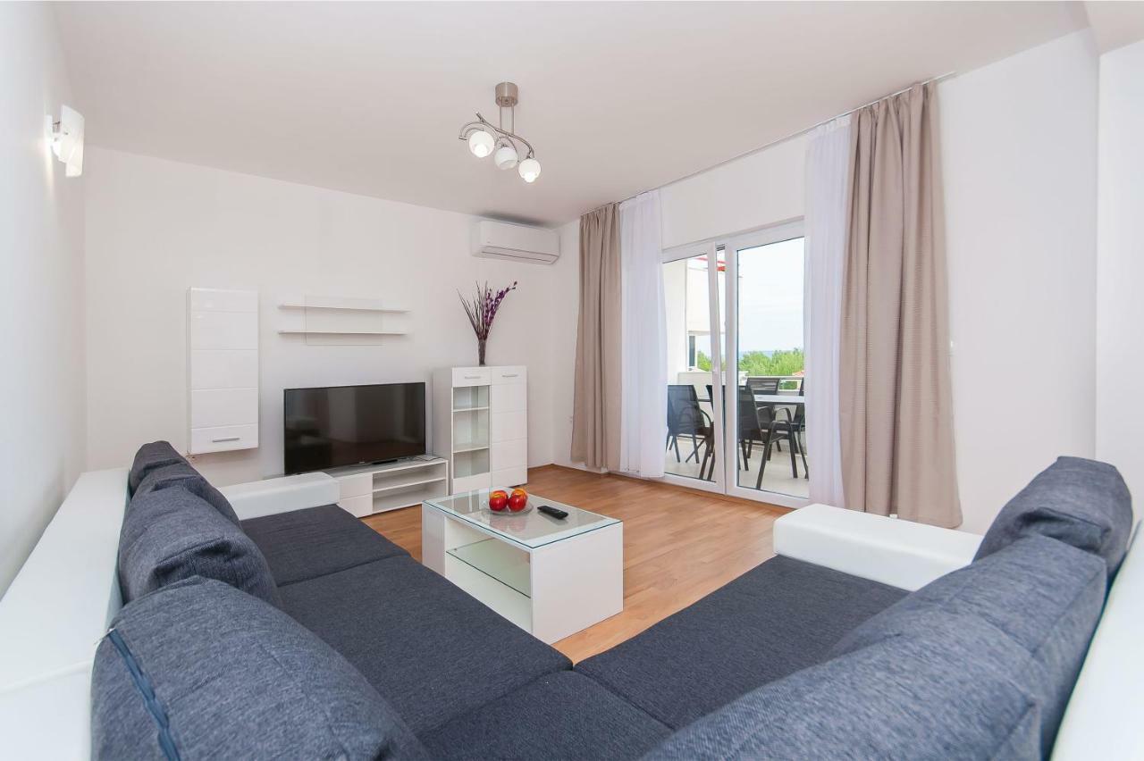 Apartman Mira- Оміш Екстер'єр фото