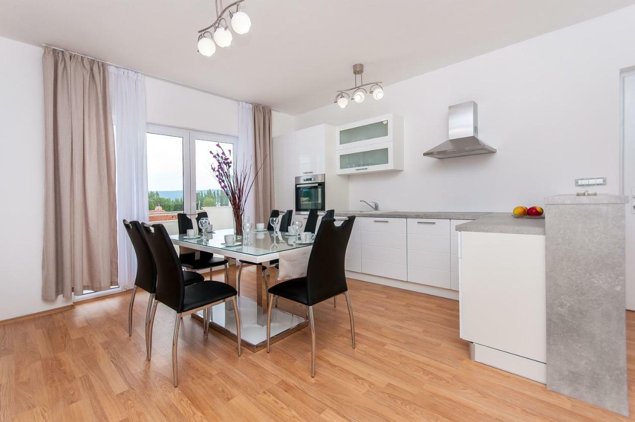 Apartman Mira- Оміш Екстер'єр фото