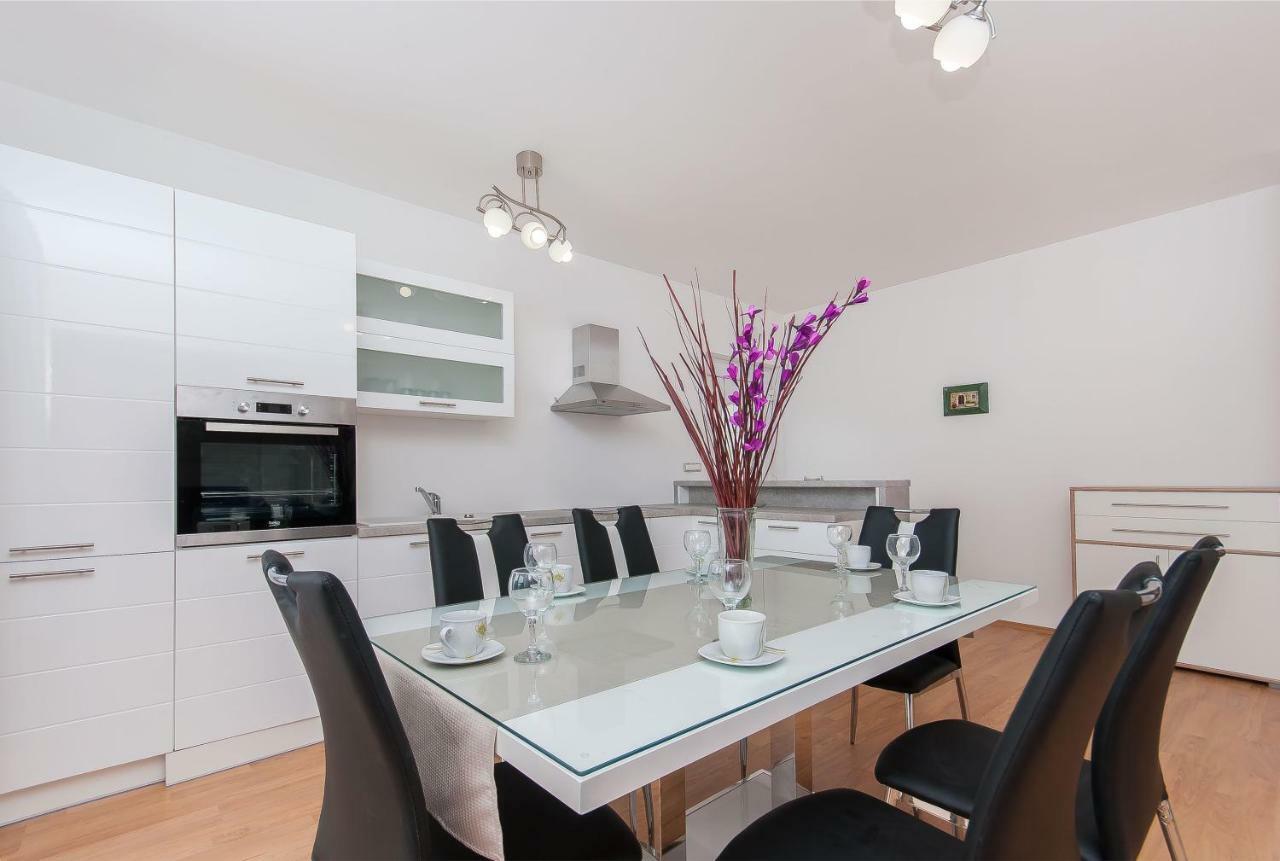 Apartman Mira- Оміш Екстер'єр фото
