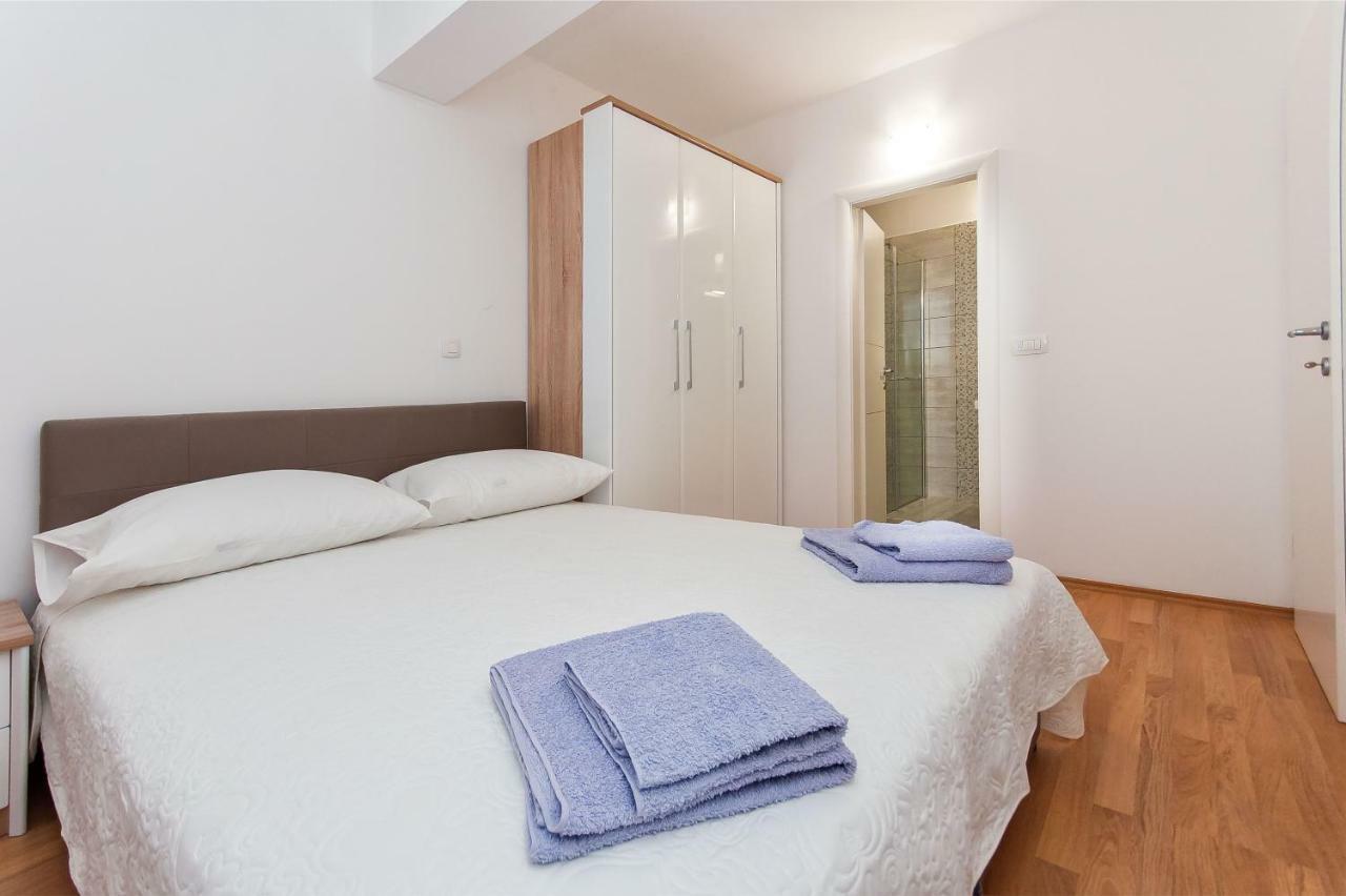 Apartman Mira- Оміш Екстер'єр фото