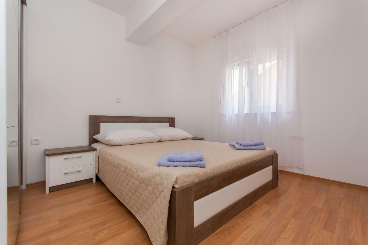 Apartman Mira- Оміш Екстер'єр фото