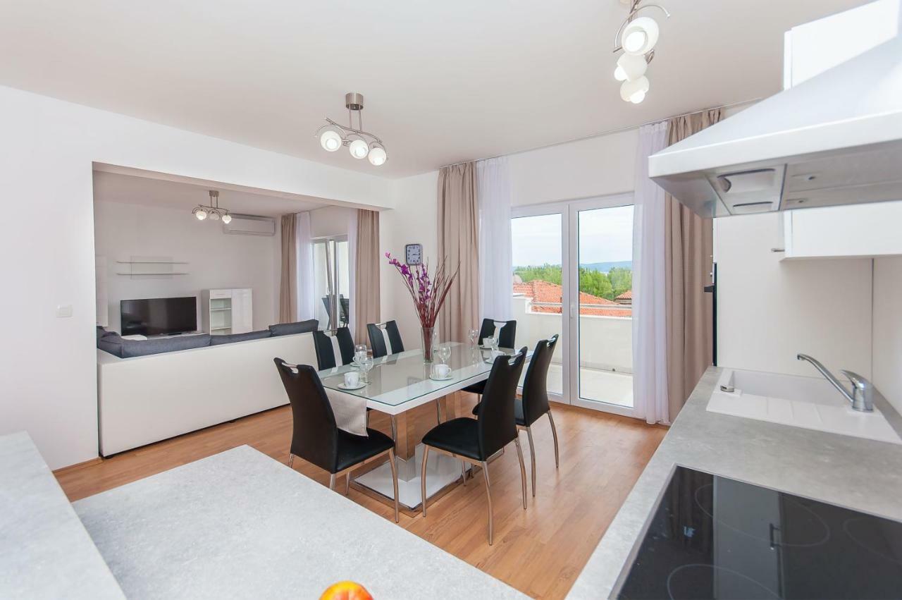 Apartman Mira- Оміш Екстер'єр фото